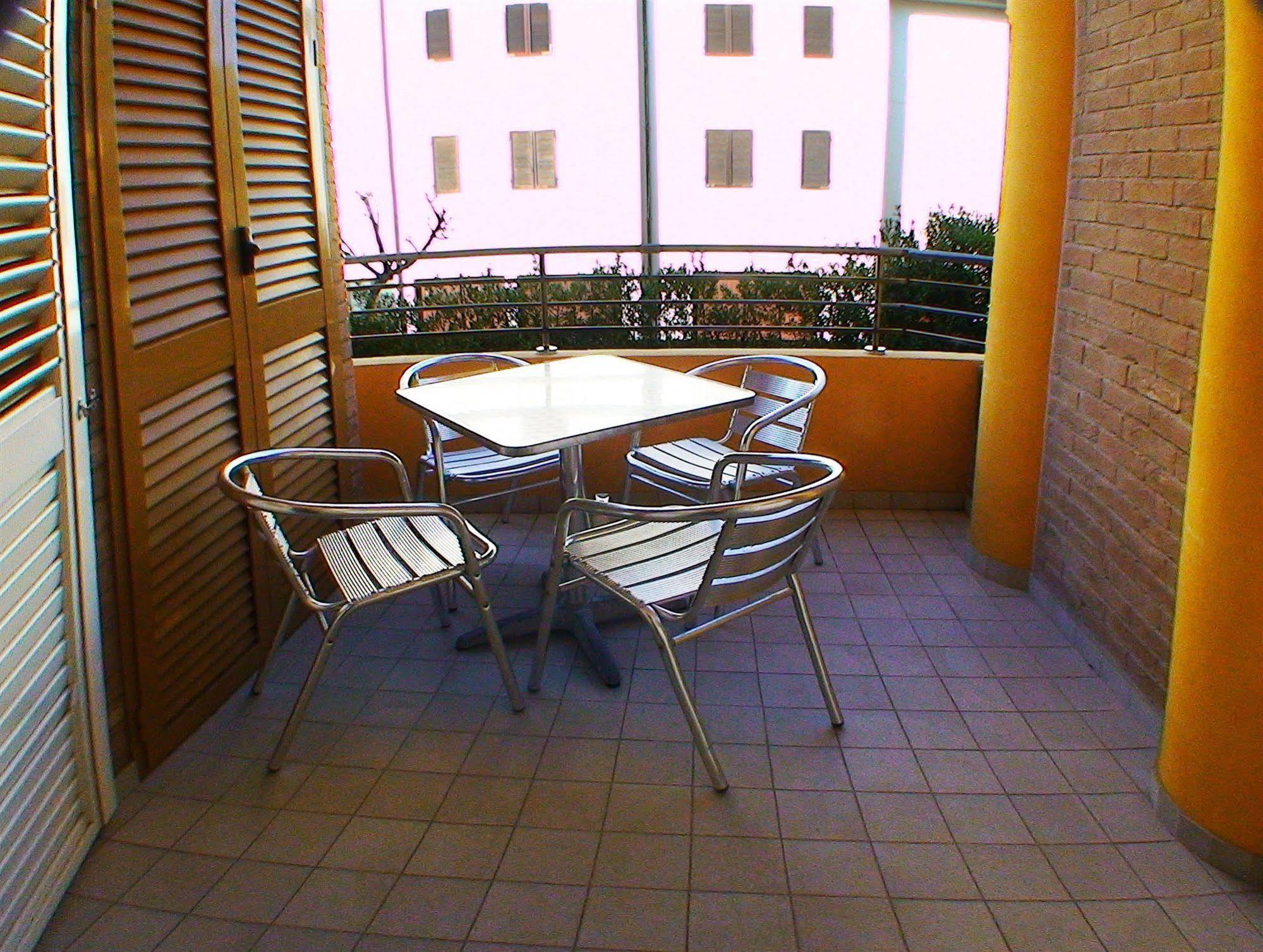Hotel Residence Il Conero 2 Numana Exteriör bild
