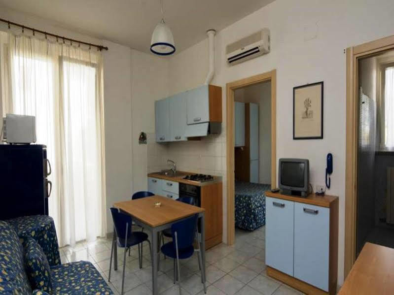 Hotel Residence Il Conero 2 Numana Exteriör bild