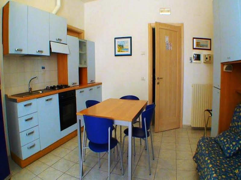 Hotel Residence Il Conero 2 Numana Exteriör bild