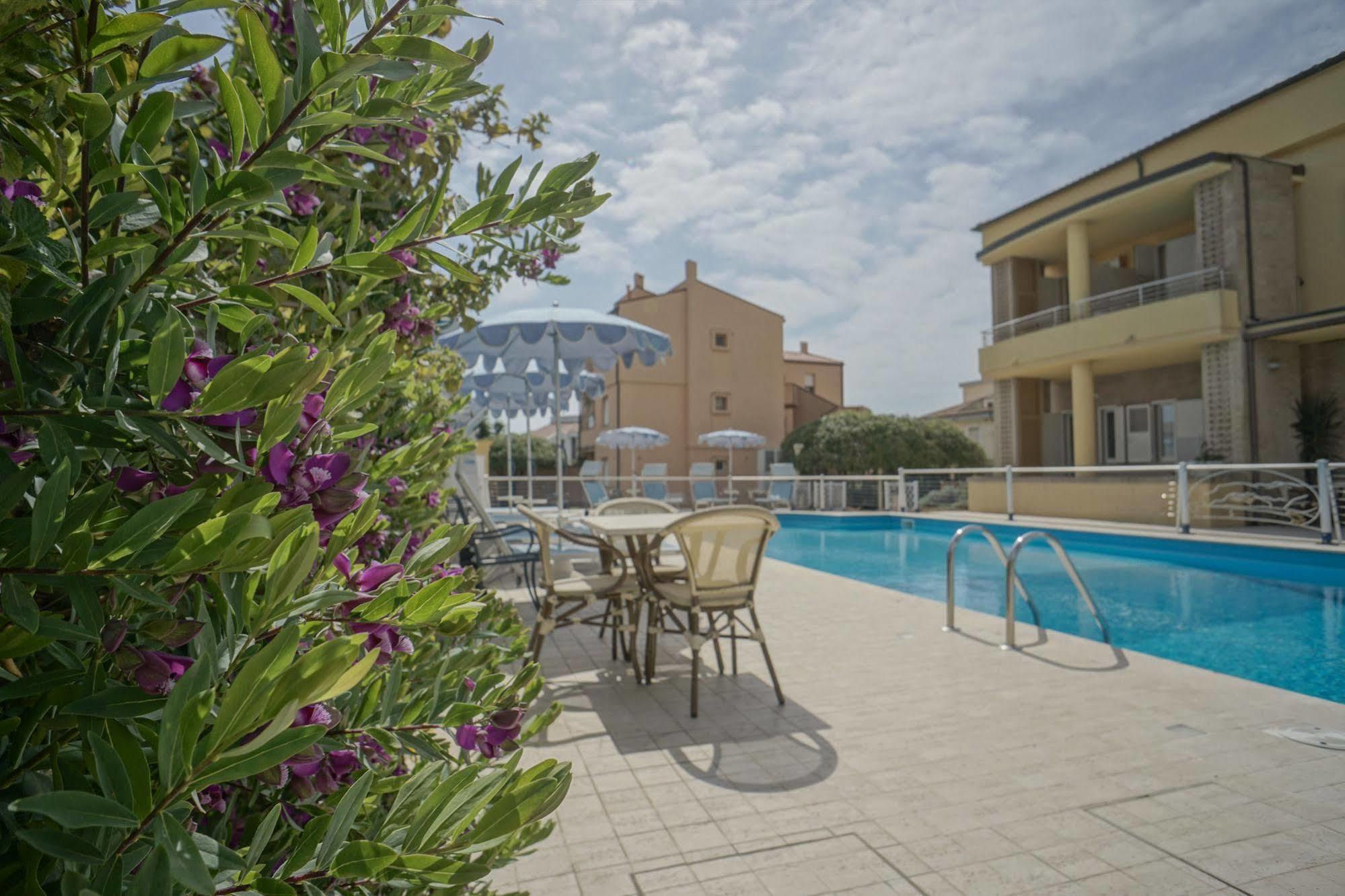 Hotel Residence Il Conero 2 Numana Exteriör bild